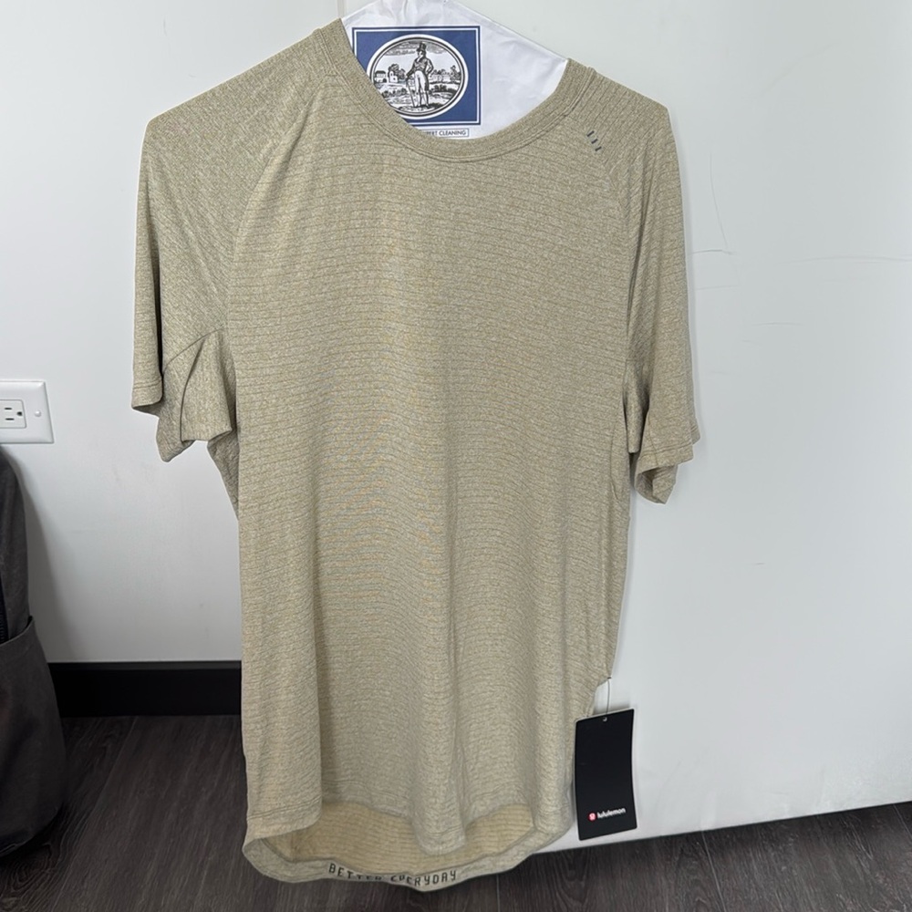 Lululemon t-shirt